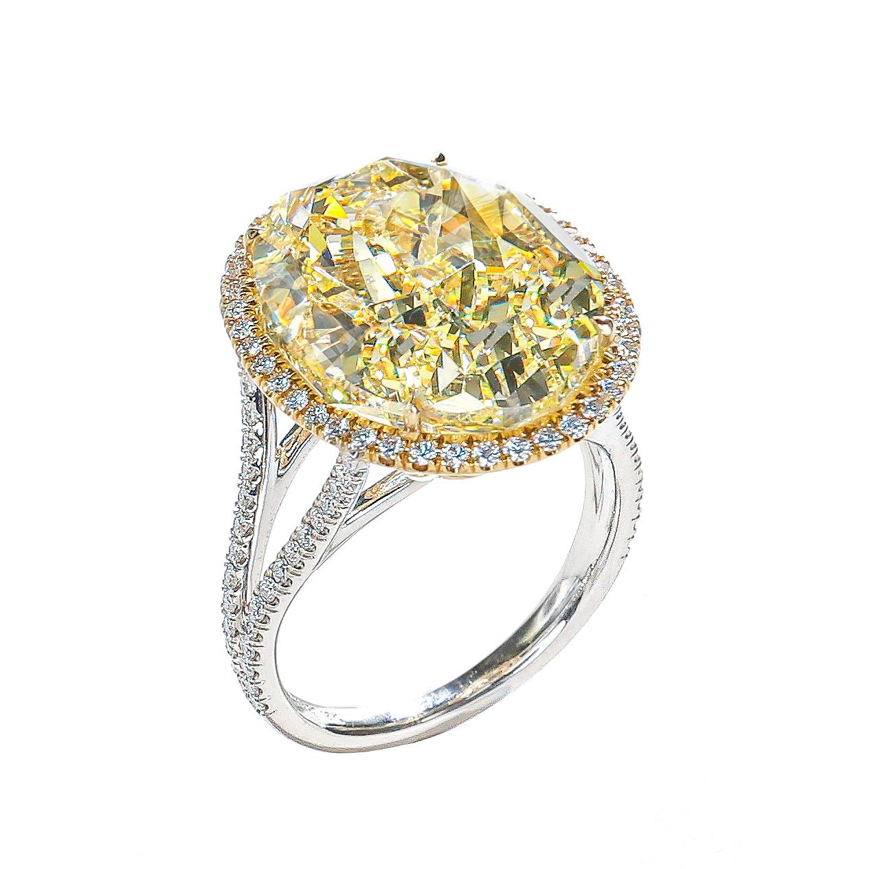 GIA Bague en platine et or 18 carats avec diamant ovale de 15,29 carats de couleur jaune fantaisie VS1 en vente 1