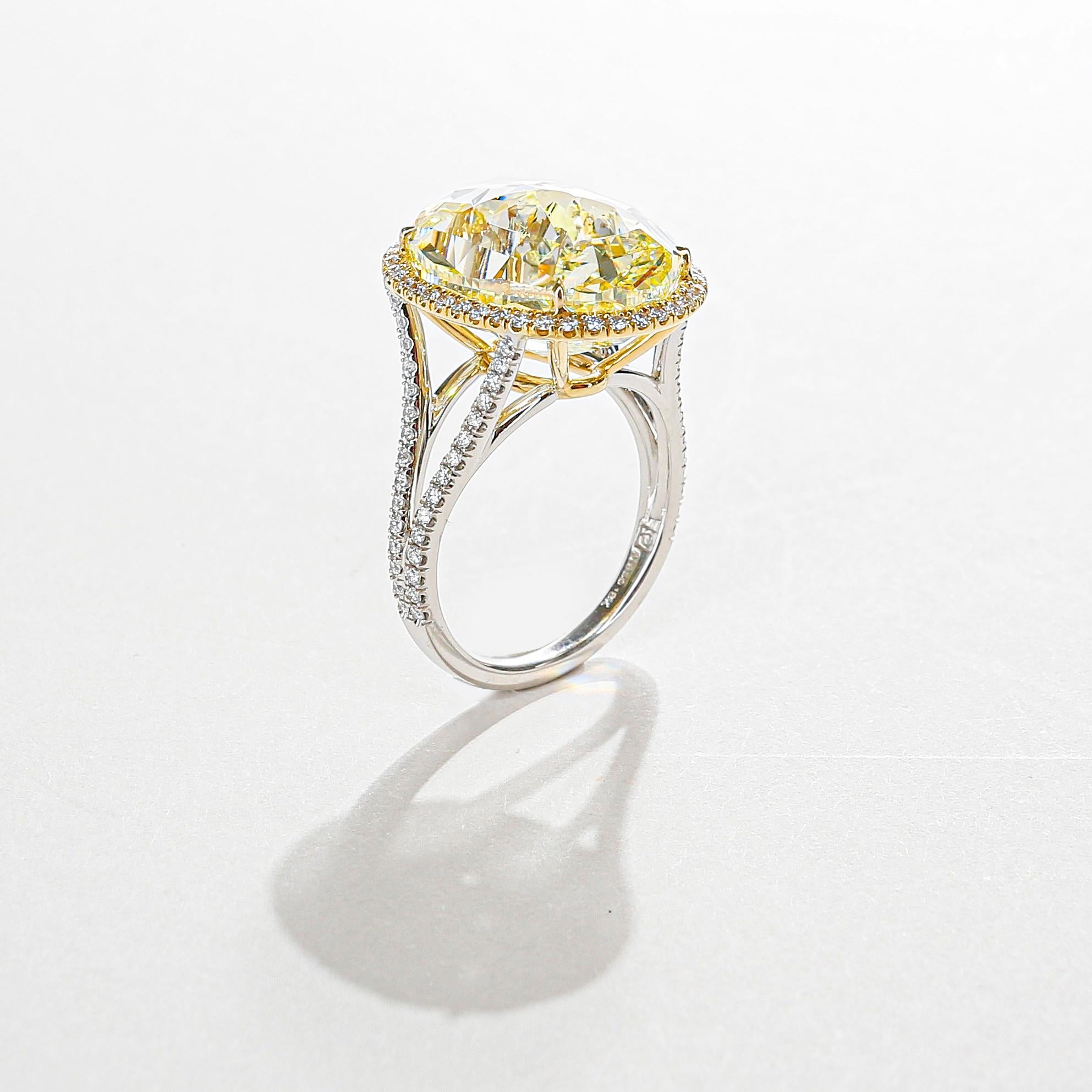 GIA Bague en platine et or 18 carats avec diamant ovale de 15,29 carats de couleur jaune fantaisie VS1 en vente 2