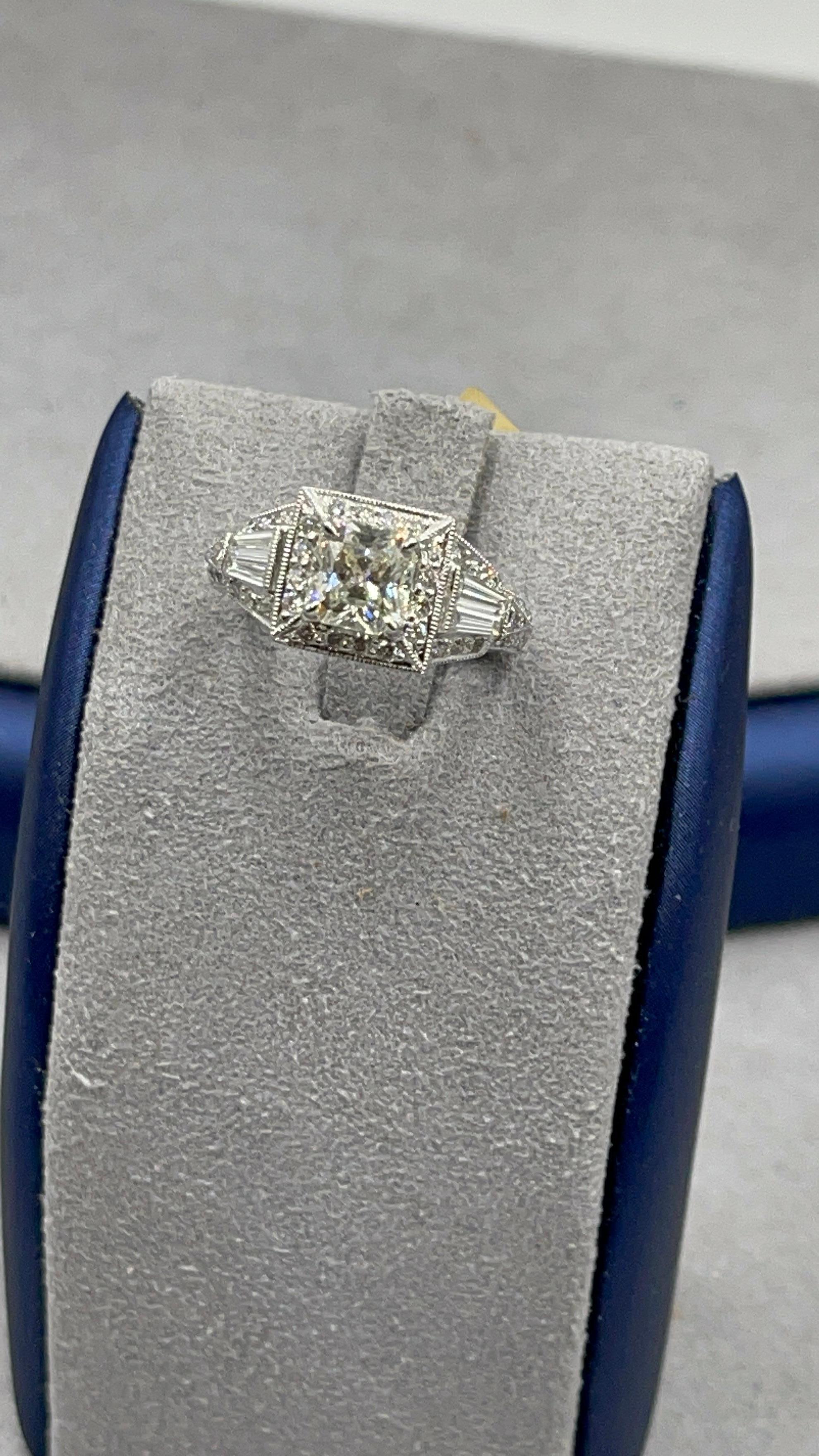 GIA 1,53 CT Halo-Ring mit Strahlenschliff, K, SI1 für Damen oder Herren im Angebot