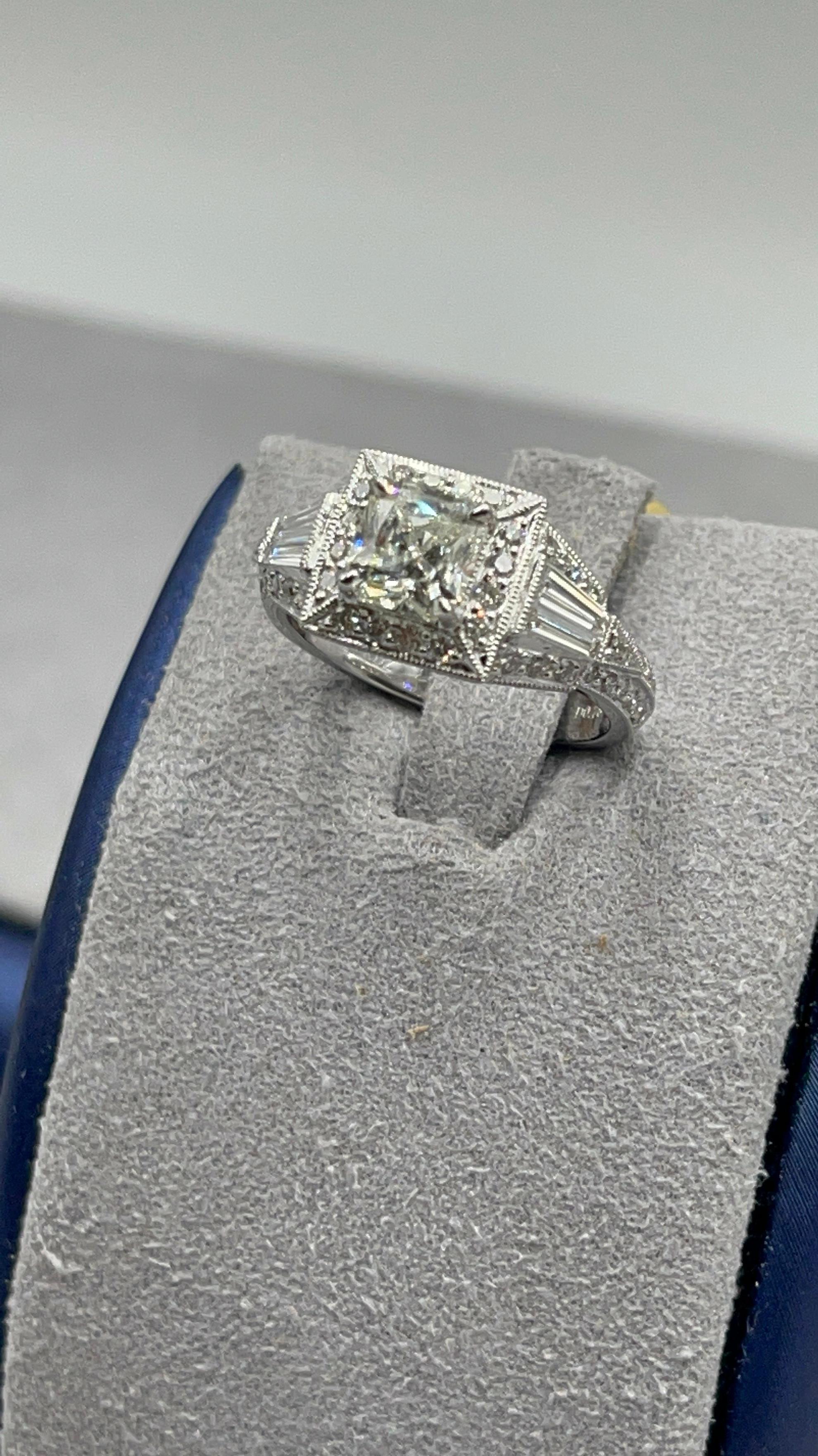 GIA 1,53 CT Halo-Ring mit Strahlenschliff, K, SI1 im Angebot 1