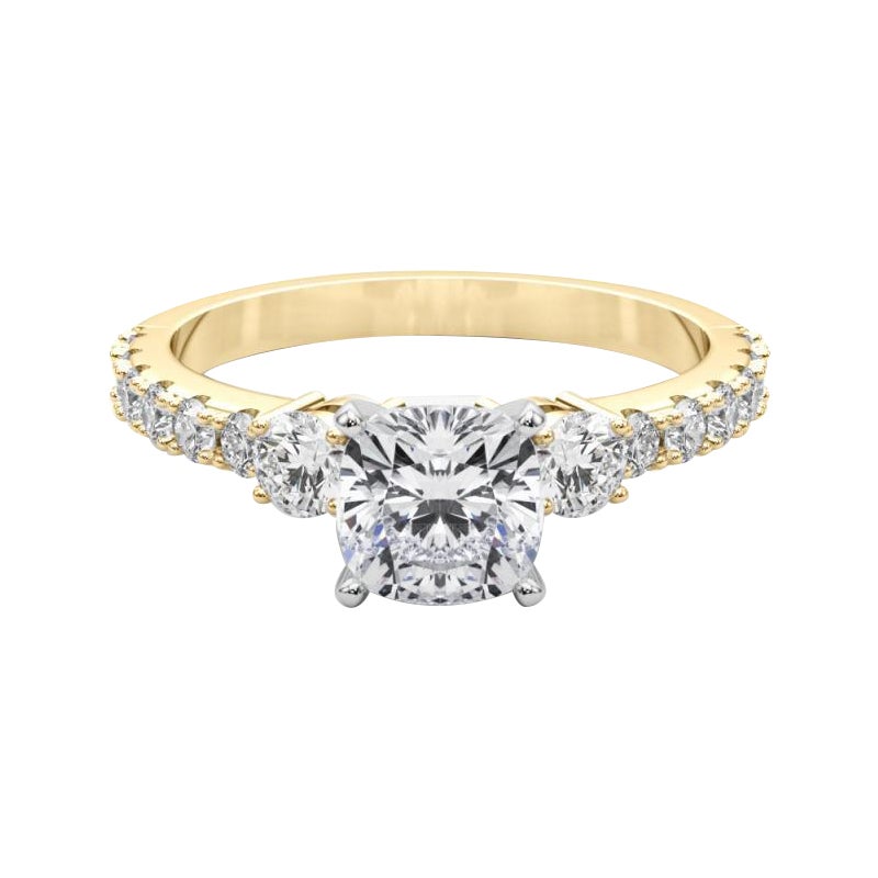 GIA 1.53ct Cushion Three-Stone with Diamond Shank 18K Yellow Gold Diamond Ring (bague à diamant en or jaune 18K)