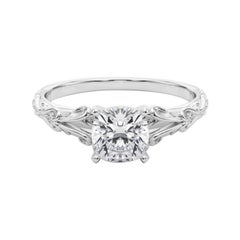 GIA 1,53ct Cushion Vintage 3-Stone Heart & Vine Anello di diamanti in oro bianco 18K