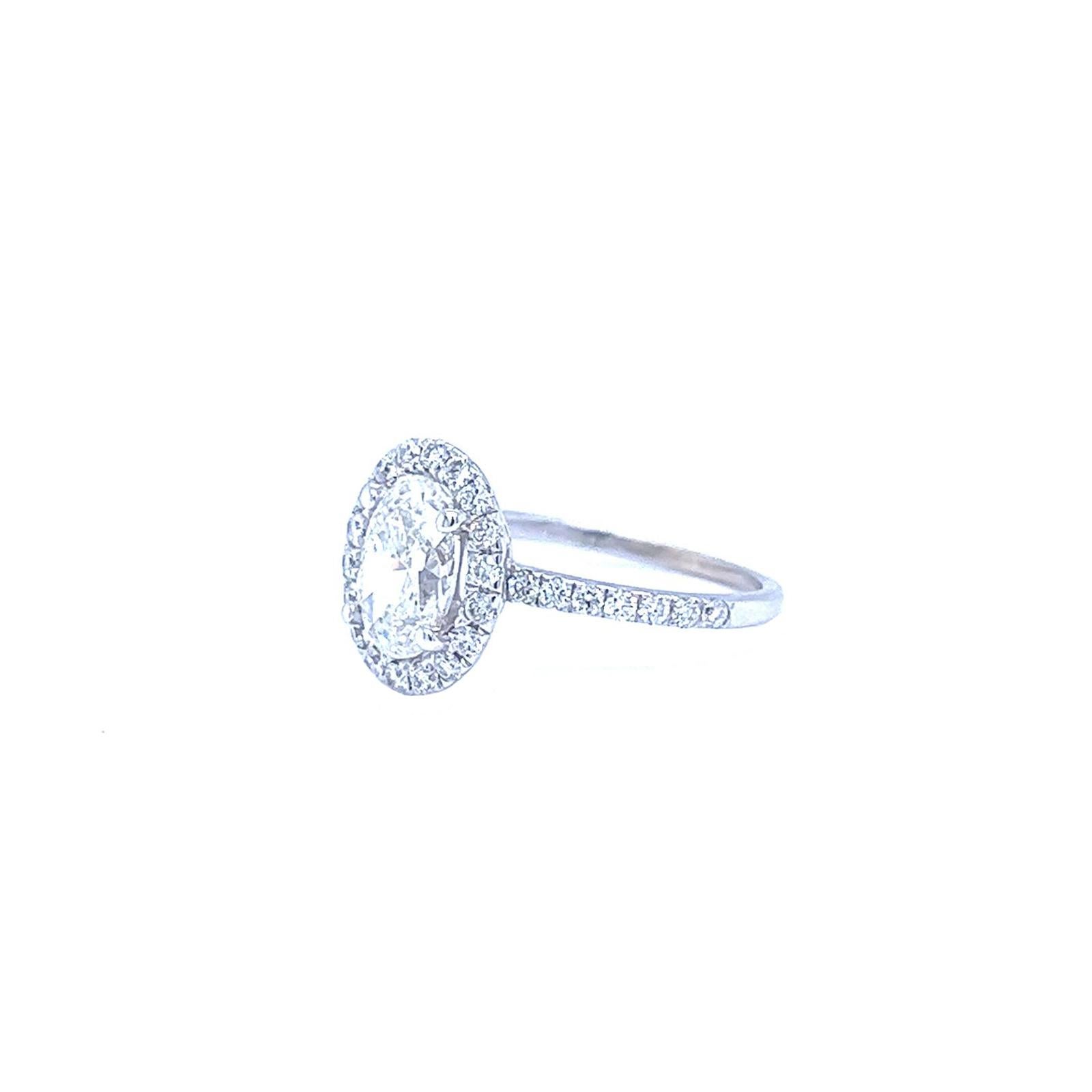 GIA 1.53ct Natural Oval Diamond Ring with 0.45ct Round Diamonds 18K White Gold In Good Condition For Sale In Aventura, FL