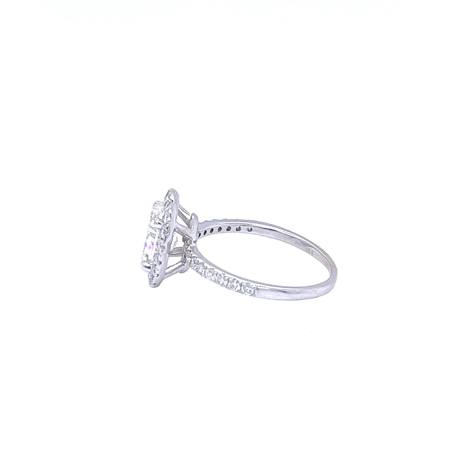GIA Bague en diamant ovale naturel de 1,53ct et diamants ronds de 0,45ct en or blanc 18K Pour femmes en vente