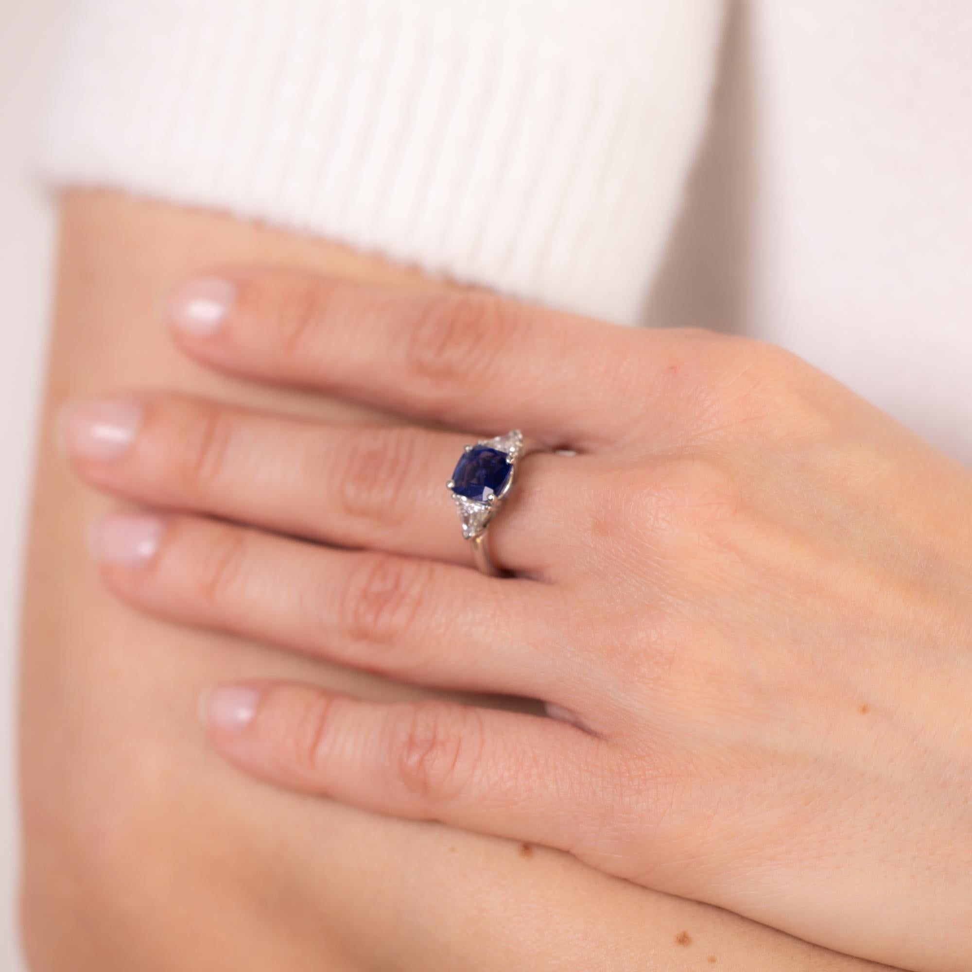 Modern GIA 1.55 carat cushion cut sapphire diamond platinum three stone ring For Sale