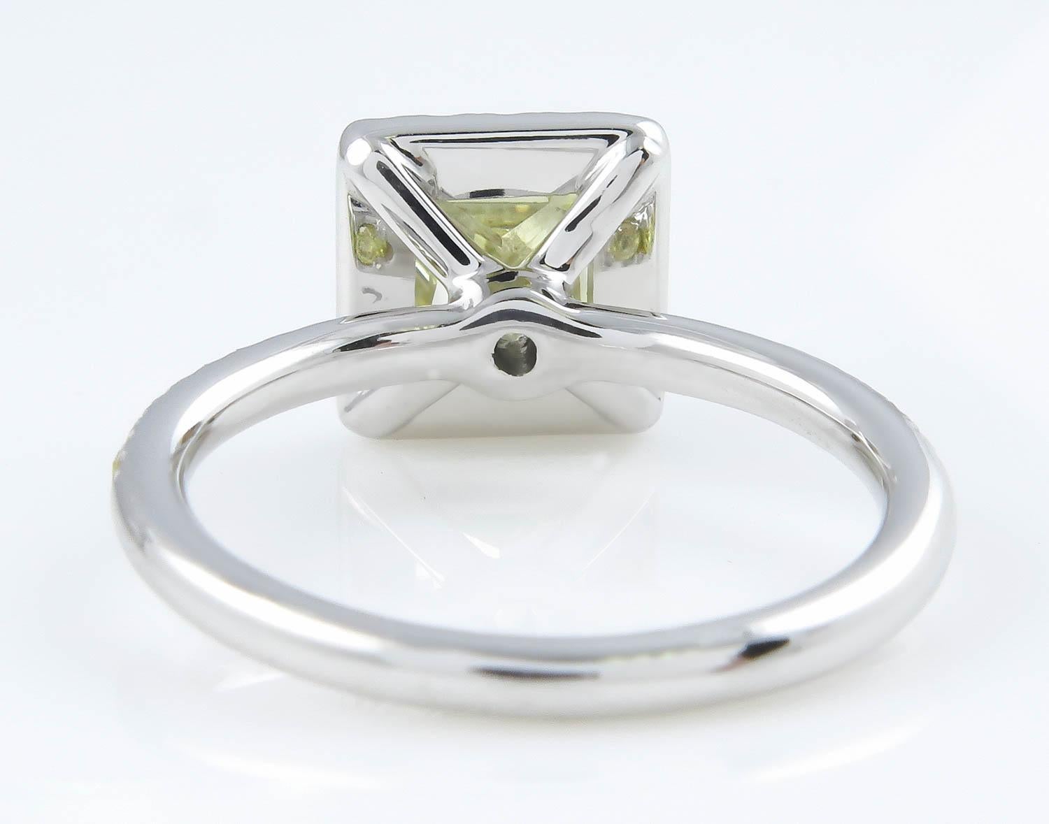 GIA 1.55 Carat Fancy Yellow Radiant Diamond Engagement Wedding Platinum Ring In Good Condition For Sale In New York, NY