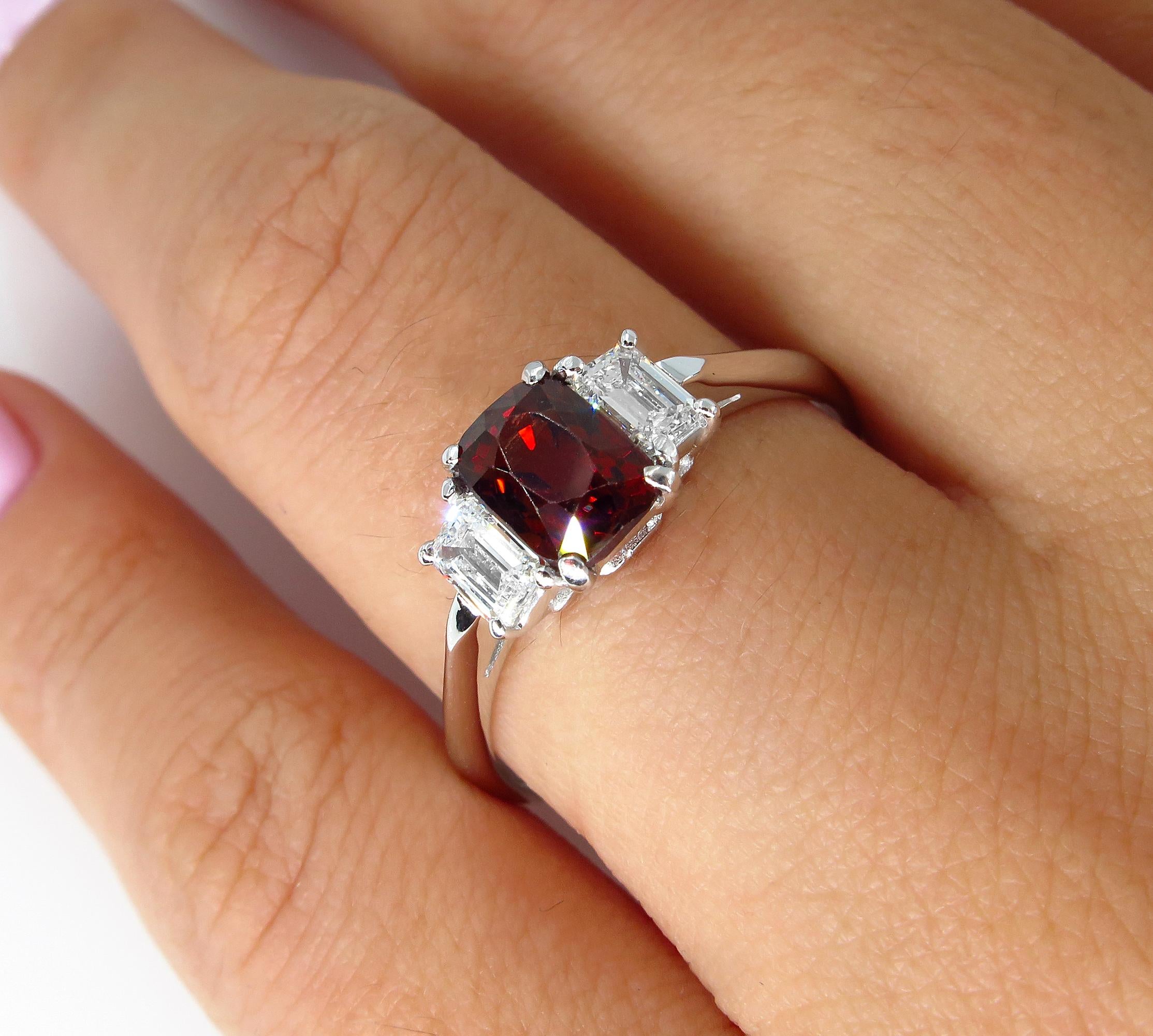 GIA 1.55ct Natural No-Heat Orangy Red Spinel and Diamond 3-Stone Vintage Ring In Good Condition For Sale In New York, NY