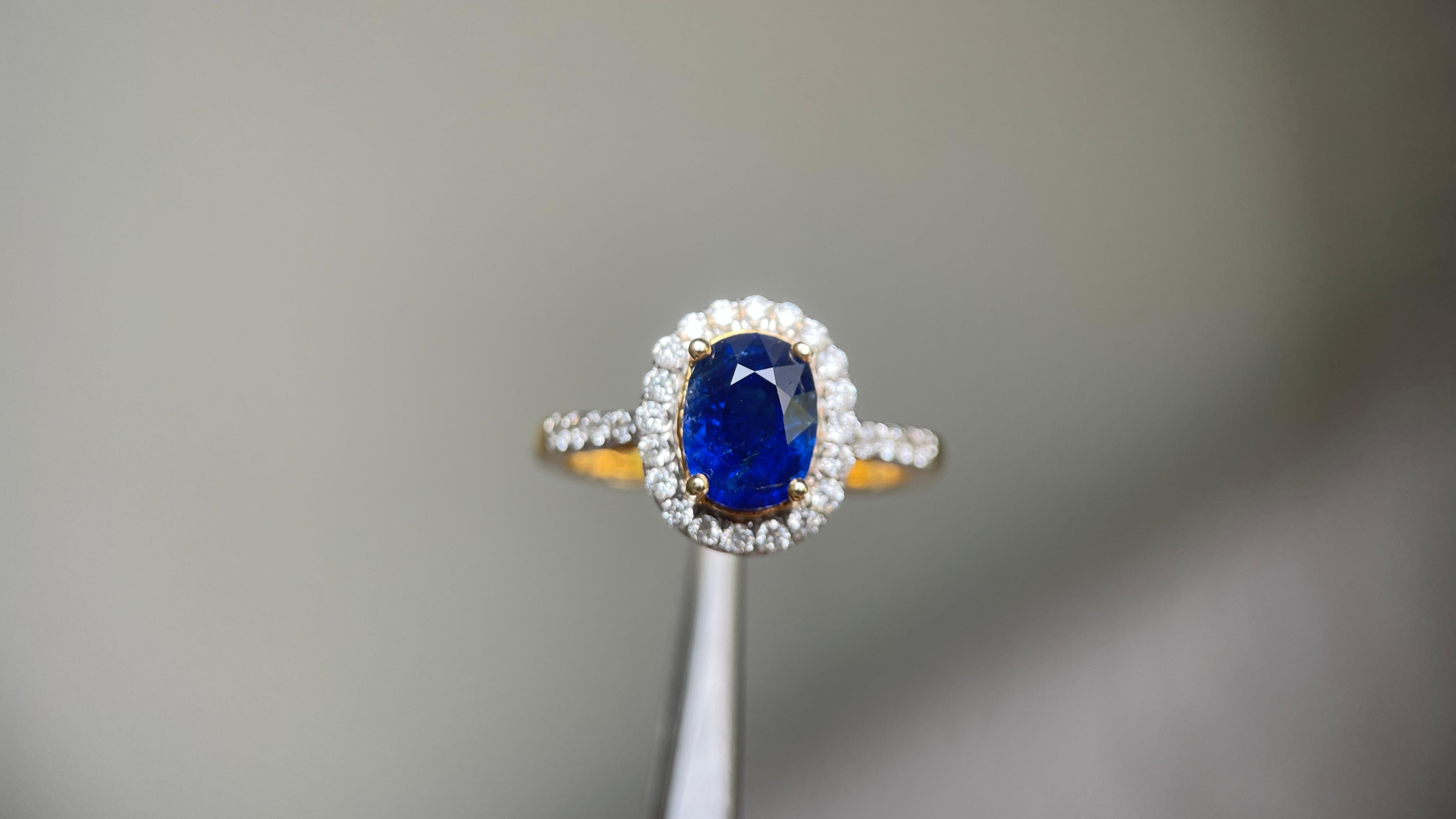 Art Déco GIA Anello con zaffiro blu senza calore da 1,55 carati e diamanti naturali in vendita