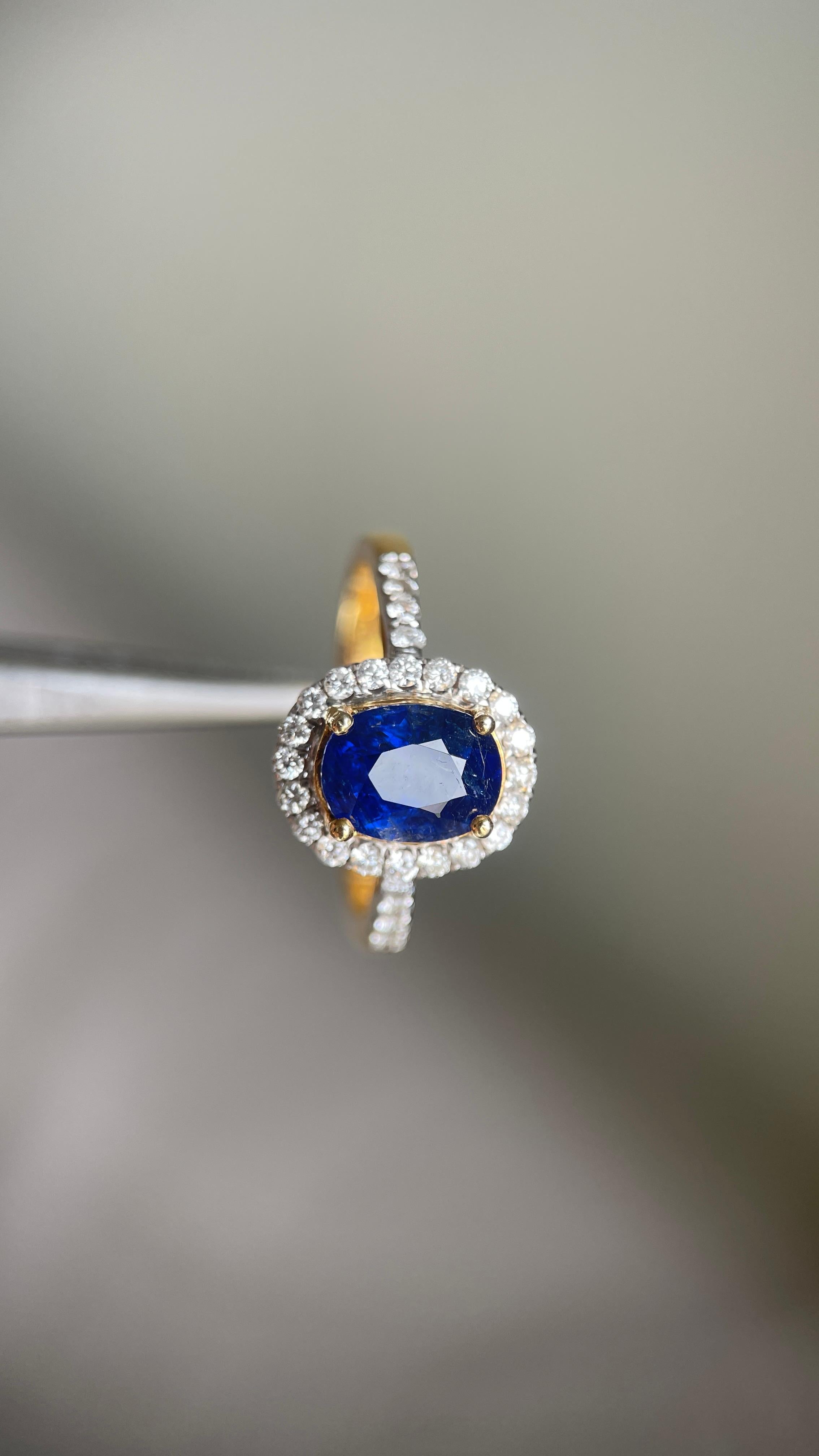 GIA Anello con zaffiro blu senza calore da 1,55 carati e diamanti naturali In condizioni Nuovo in vendita a Singapore, SG