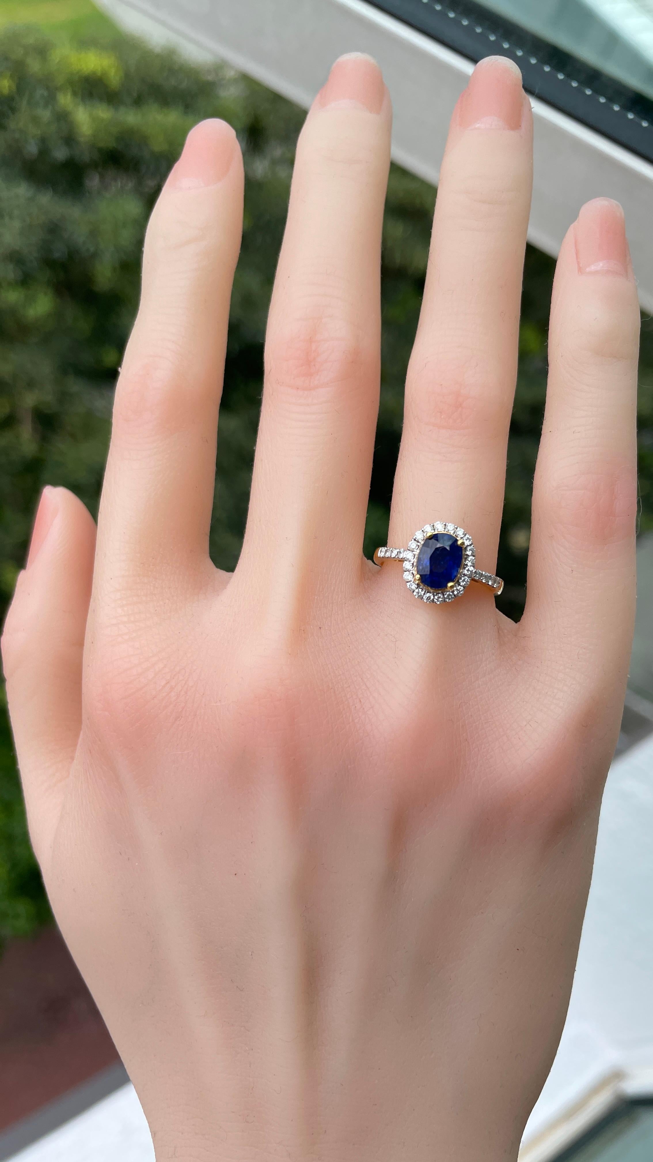 GIA Anello con zaffiro blu senza calore da 1,55 carati e diamanti naturali in vendita 3