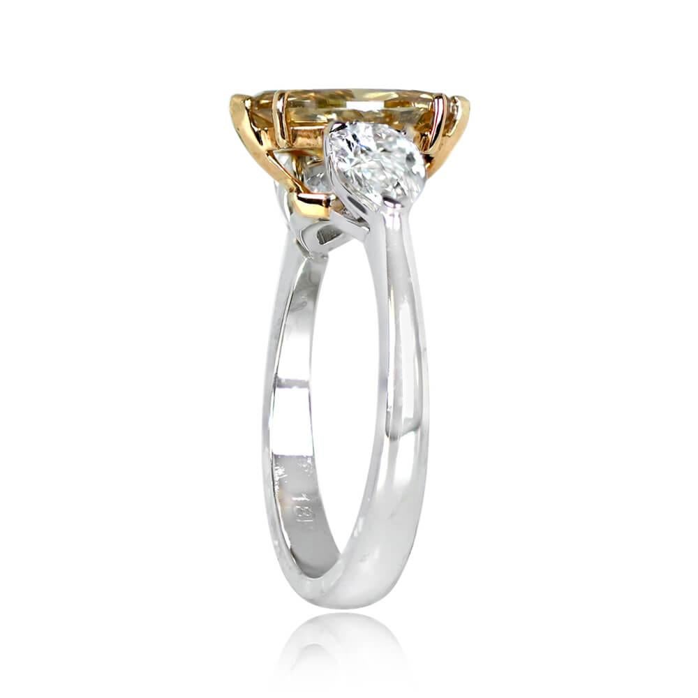 GIA 1.56ct Marquise Cut Fancy Diamond Engagement Ring, 18k Yellow Gold&Platinum In Excellent Condition For Sale In New York, NY