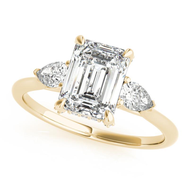 Taille émeraude GIA 1,5ct Emerald Three-Stone Decorated Gallery 18K Yellow Gold Diamond Ring (bague à diamant en or jaune 18K) en vente