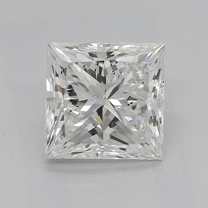 Fabriquée à la main à New York, cette exquise bague en diamant présente une pièce centrale captivante en diamant princesse G SI2, d'un poids impressionnant de 1,5. Conçue avec art en platine luxueux, cette pièce est un chef-d'œuvre d'artisanat,