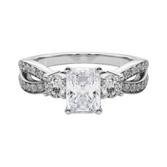 GIA 1.5ct Radiante a Tre Pietre Split Shank Pave  Anello con diamante