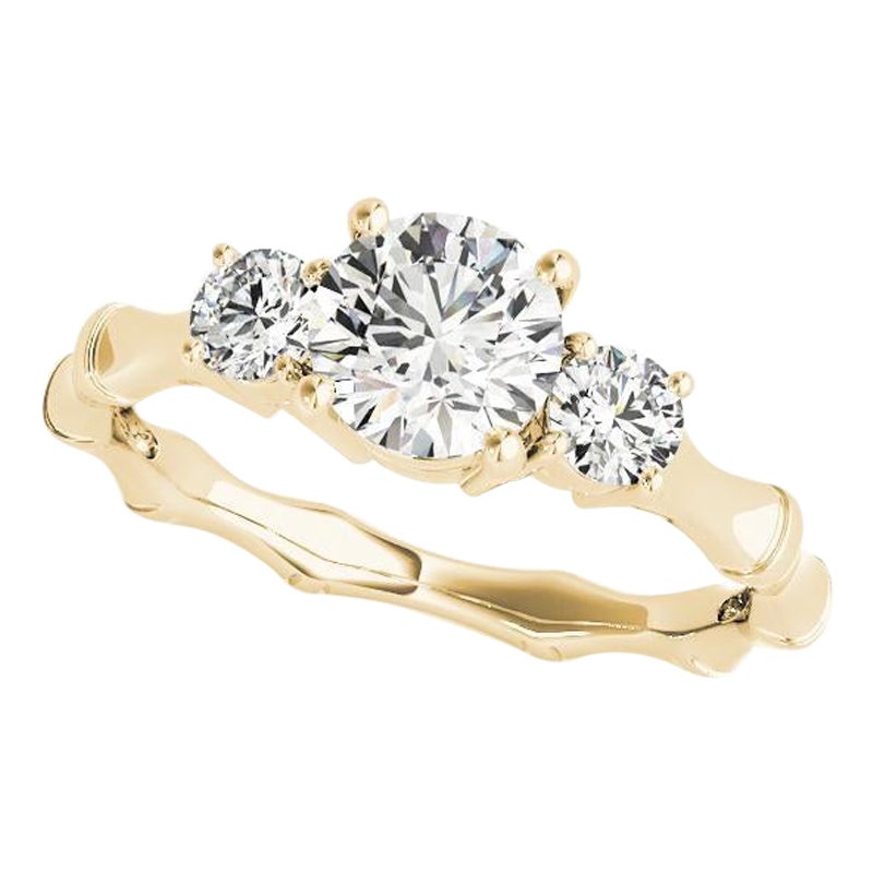 GIA 1,5ct Anello di diamanti a tre pietre rotonde con gambo di bambù in oro giallo 18 carati in vendita