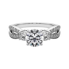 GIA 1,5ct Anello di diamanti a tre pietre rotonde con gambo diviso e pavé in oro bianco 18 carati