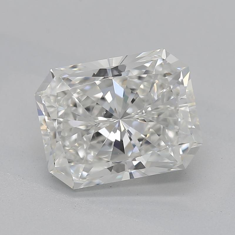 Questo straordinario anello con diamante presenta una splendida pietra centrale di 1.6, che emana un'accattivante brillantezza. Classificato H e SI1, questo squisito diamante è incastonato in modo sicuro, imponendosi come punto focale del design.