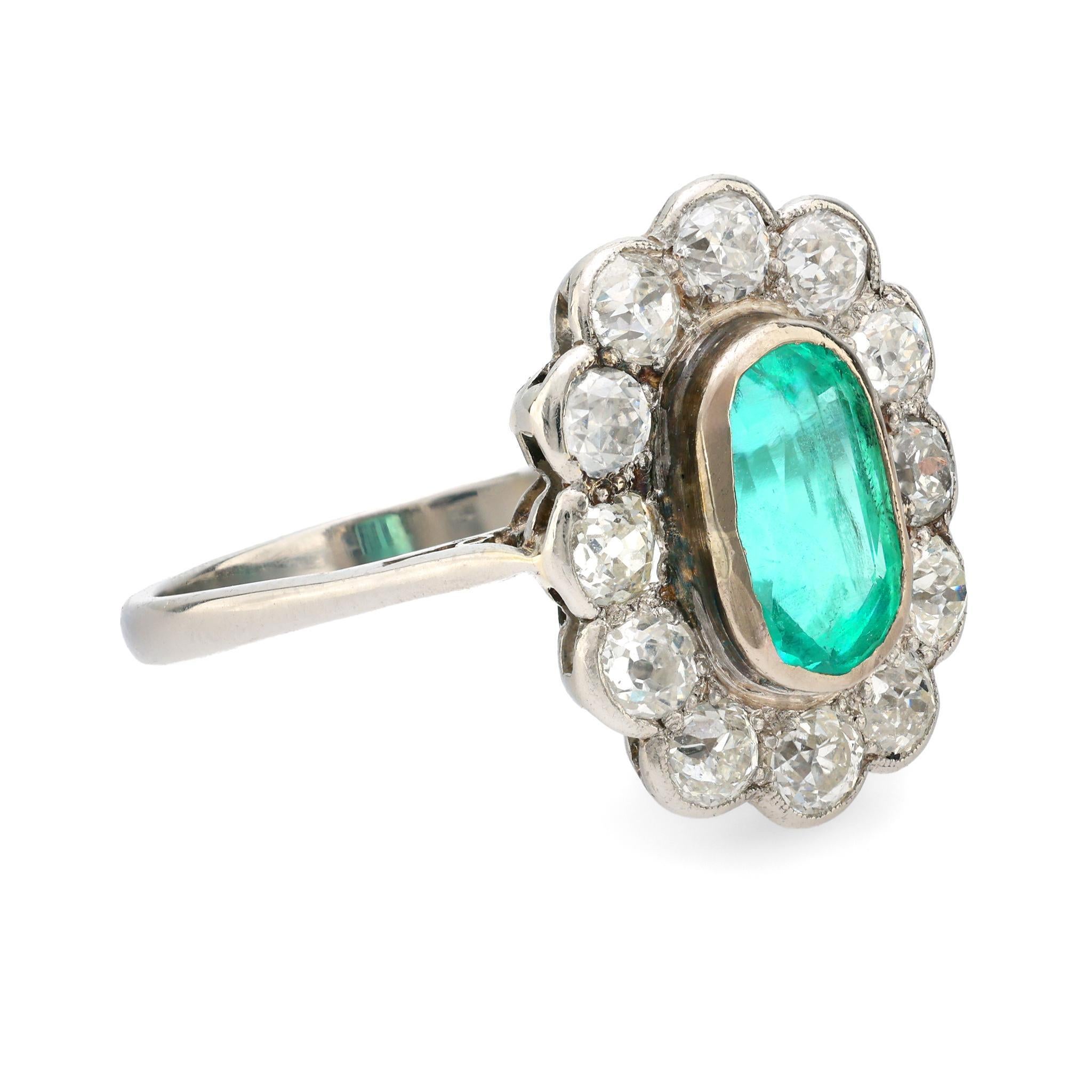 Platin-Cluster-Ring, GIA 1,60 Karat oval geschliffener Smaragd-Diamant, Platin (Viktorianisch)