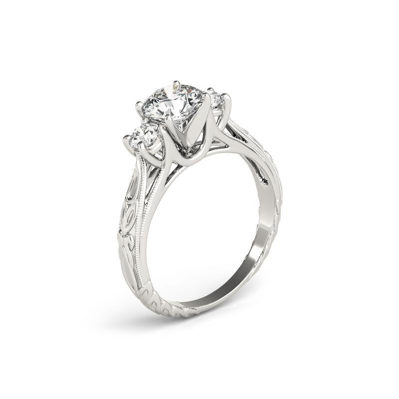 Donna GIA 1,60 Carati Tondo a Tre Pietre Vintage con Grana  Anello con diamante in vendita