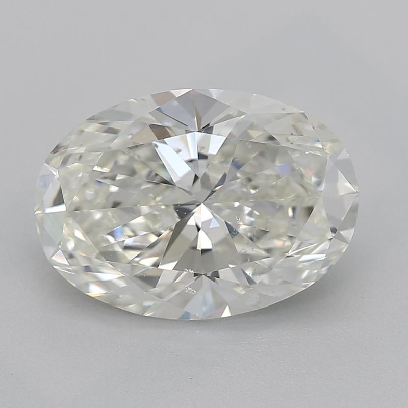 Voici une superbe bague en diamant qui allie élégance et sophistication. En son cœur se trouve une captivante pierre centrale ovale, pesant 1,60 et classée J avec SI1, garantissant un éclat éblouissant. La bague présente une monture classique à