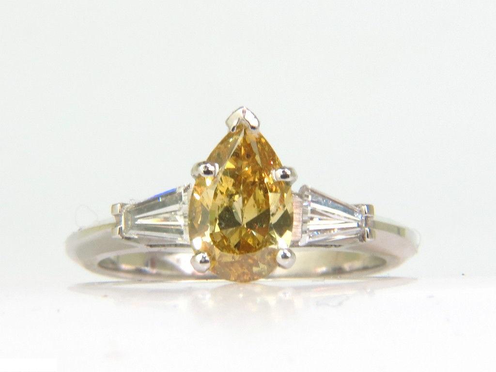 GIA 1.62 Carat Natural Fancy Yellow Diamond Ring Vivid and Clean For Sale 1