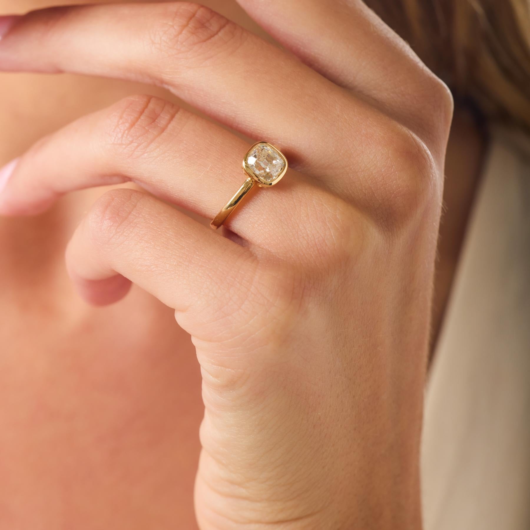 Bague de fiançailles en or jaune 18k GIA 1,66 carat diamant taille ancienne mine Bon état - En vente à Beverly Hills, CA