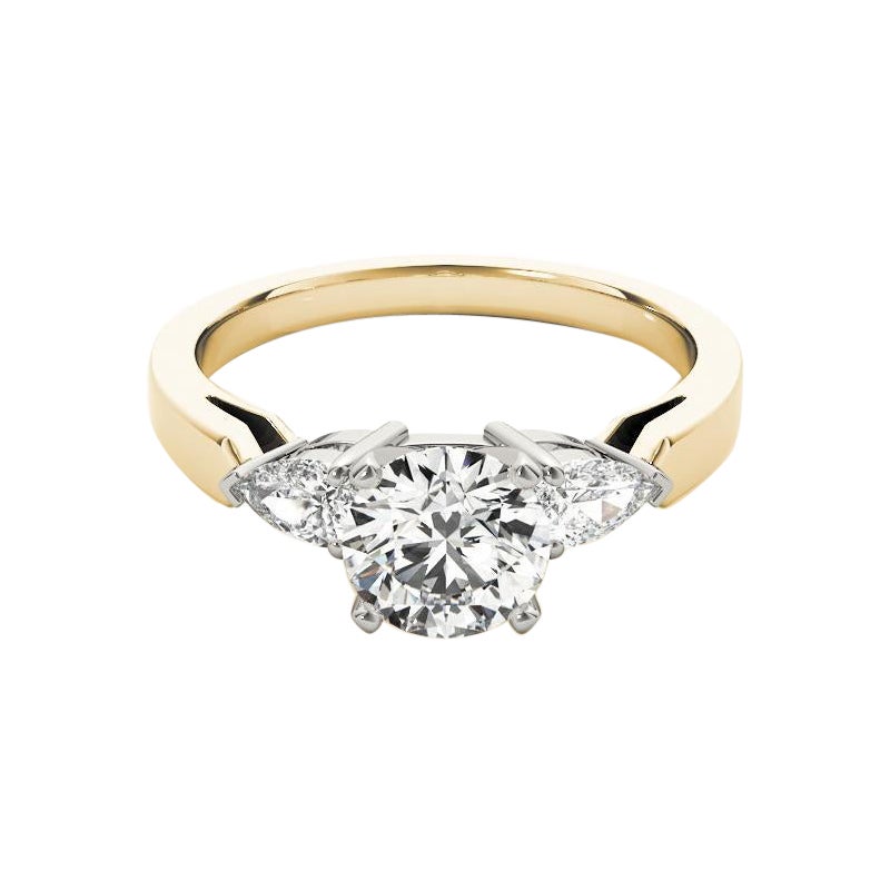 GIA 1,66 Carati Tondo a Tre Pietre Est-Ovest Pera Anello con Diamanti in Oro Giallo 18K