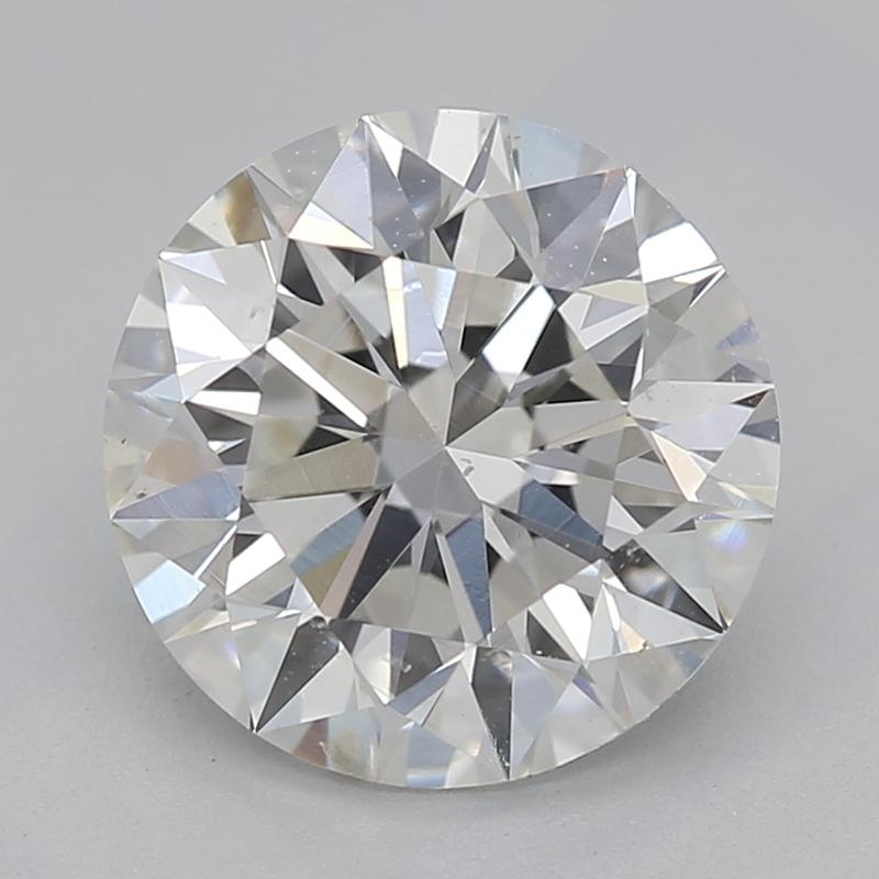 Realizzato a mano a New York, questo anello con diamante è caratterizzato da un'accattivante pietra centrale rotonda dal peso di 1.66, accompagnata da pietre laterali che pesano complessivamente ½ carato. Incastonato saldamente in un'incastonatura a