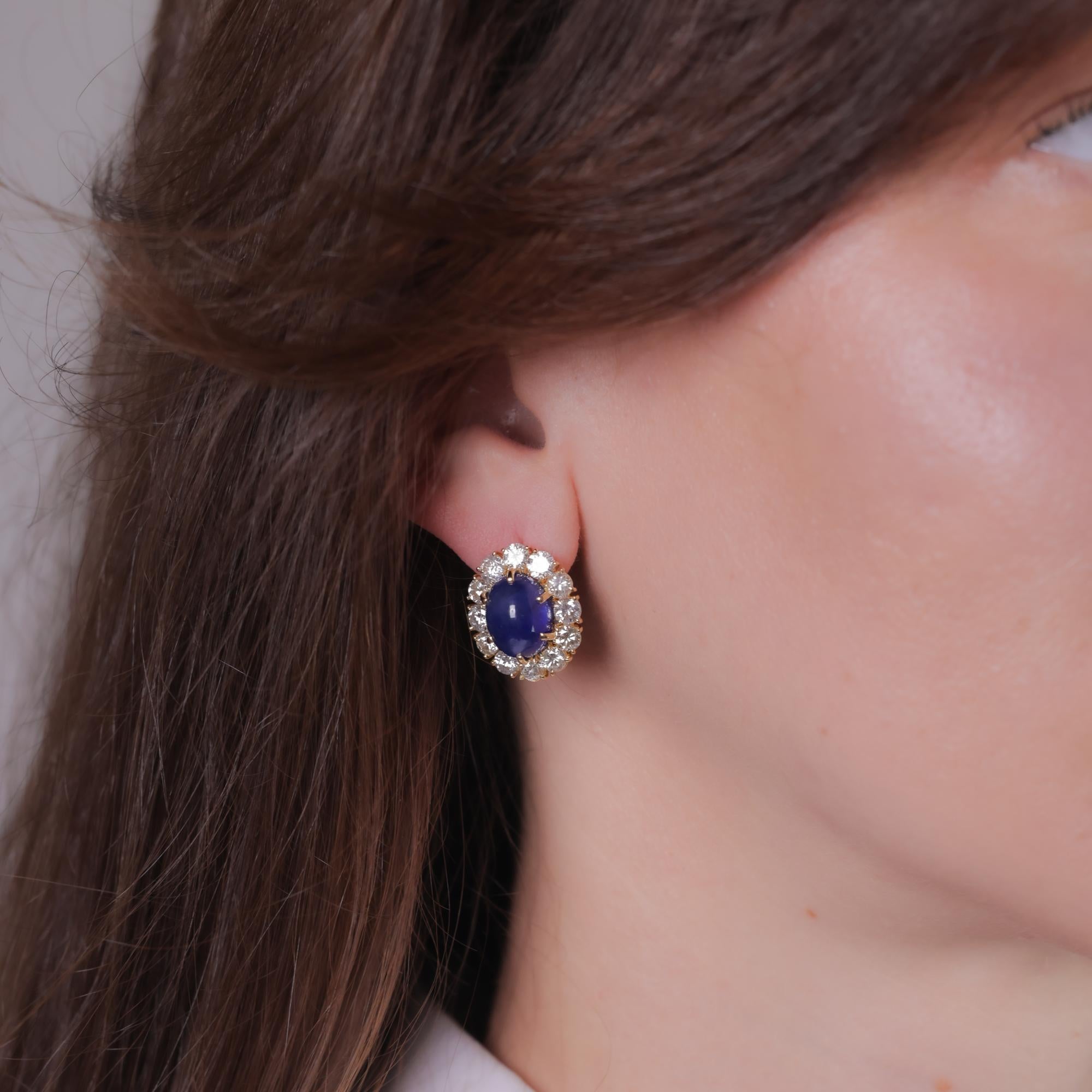 Taille cabochon GIA Boucles d'oreilles saphir diamant en or 18 carats d'un poids total de 16,72 carats en vente