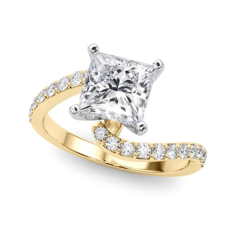 Taille princesse GIA 1.69 Carat Princesse Bypass Pave Shank 18K Yellow Gold Diamond Ring en vente