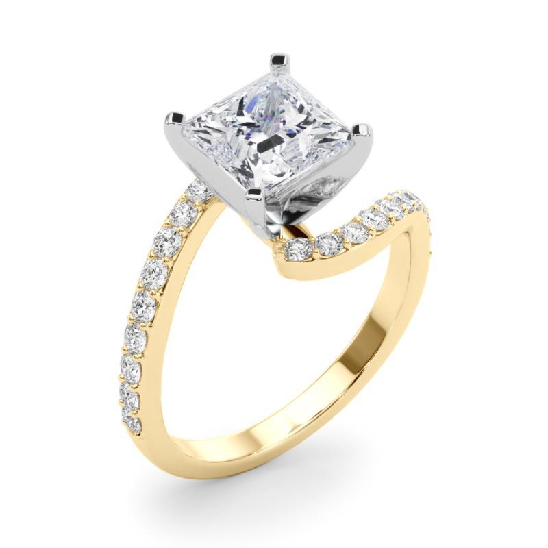 GIA 1.69 Carat Princesse Bypass Pave Shank 18K Yellow Gold Diamond Ring Pour femmes en vente