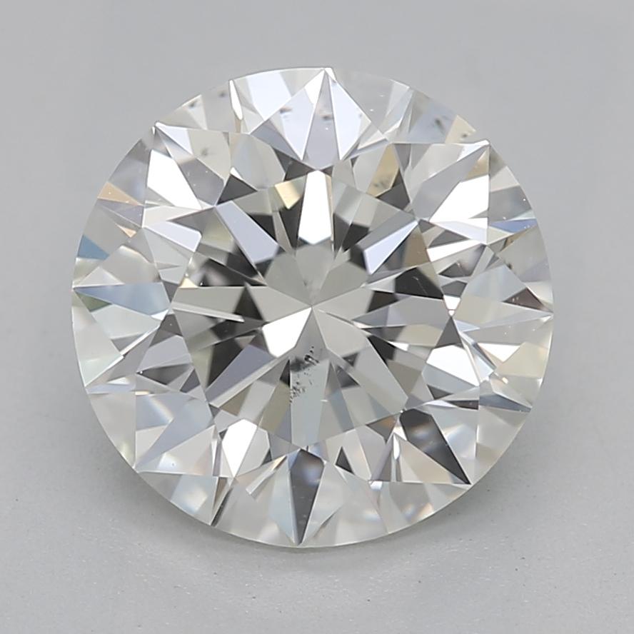 Questo squisito anello con diamante mette in mostra un affascinante diamante rotondo al centro, del peso di 1,70, con un'incantevole J e una purezza di SI1. Il design è caratterizzato da un'aureola nascosta di scintillanti diamanti rotondi taglio