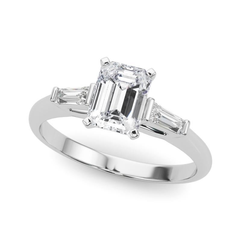 Taglio smeraldo GIA 1,70ct Smeraldo a tre pietre Baguette Affusolato  Anello con diamante in vendita