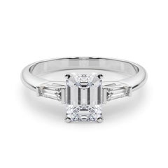GIA 1.70ct Emerald Three-Stone Tapered Baguette  Bague en diamant