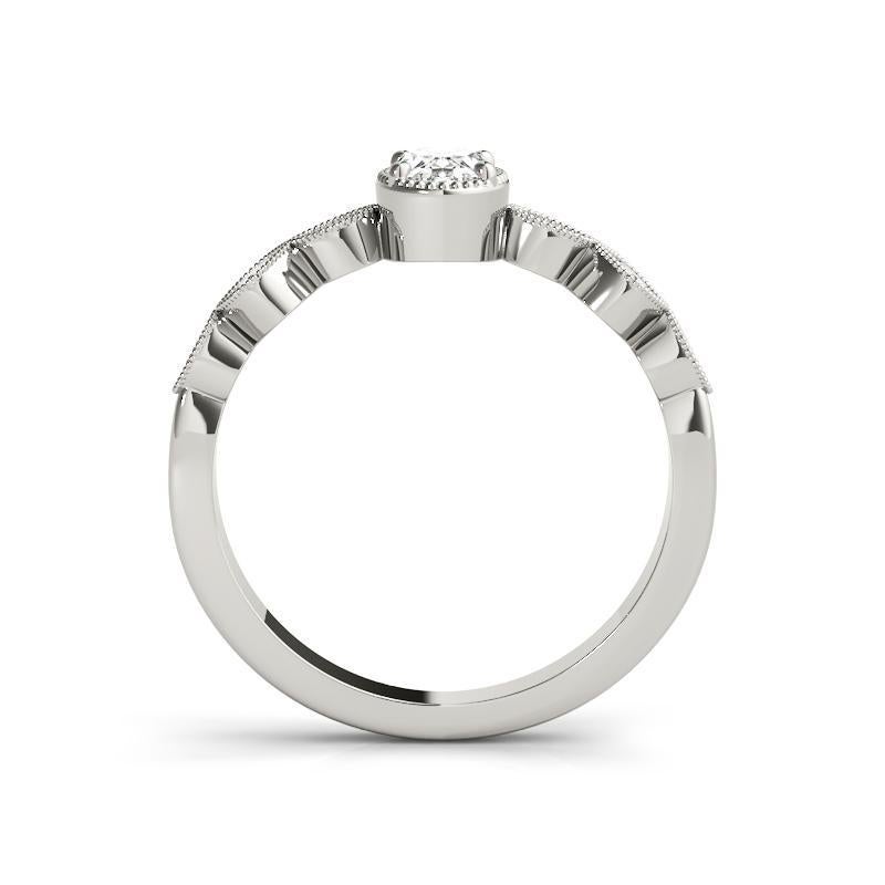 GIA 1,70ct Anello di diamanti ovale con castone e pietre multiple a grana fine in oro bianco 18 carati In condizioni Nuovo in vendita a New York, NY