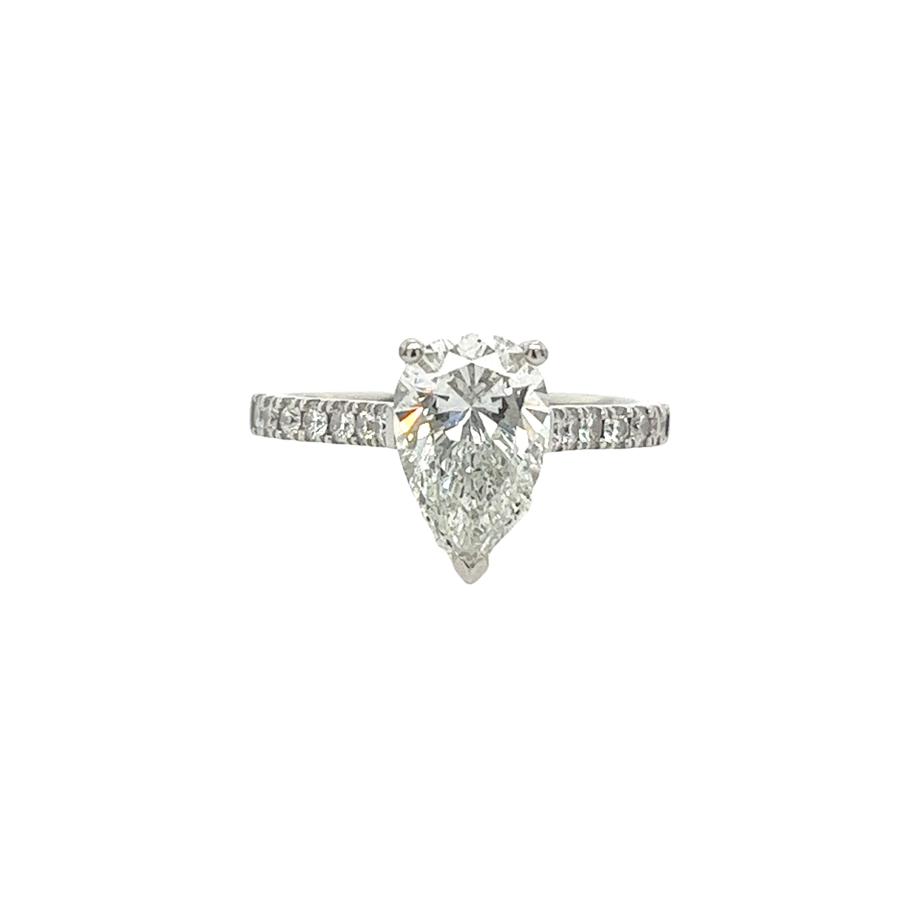 GIA 1.70ct Pear Shape Diamond Engagement Ring Set In Platinum For Sale 1