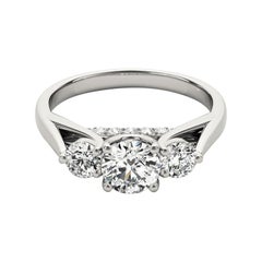 GIA 1,71ct Anello di diamanti a tre pietre rotonde con ponte decorato in oro bianco 18 carati