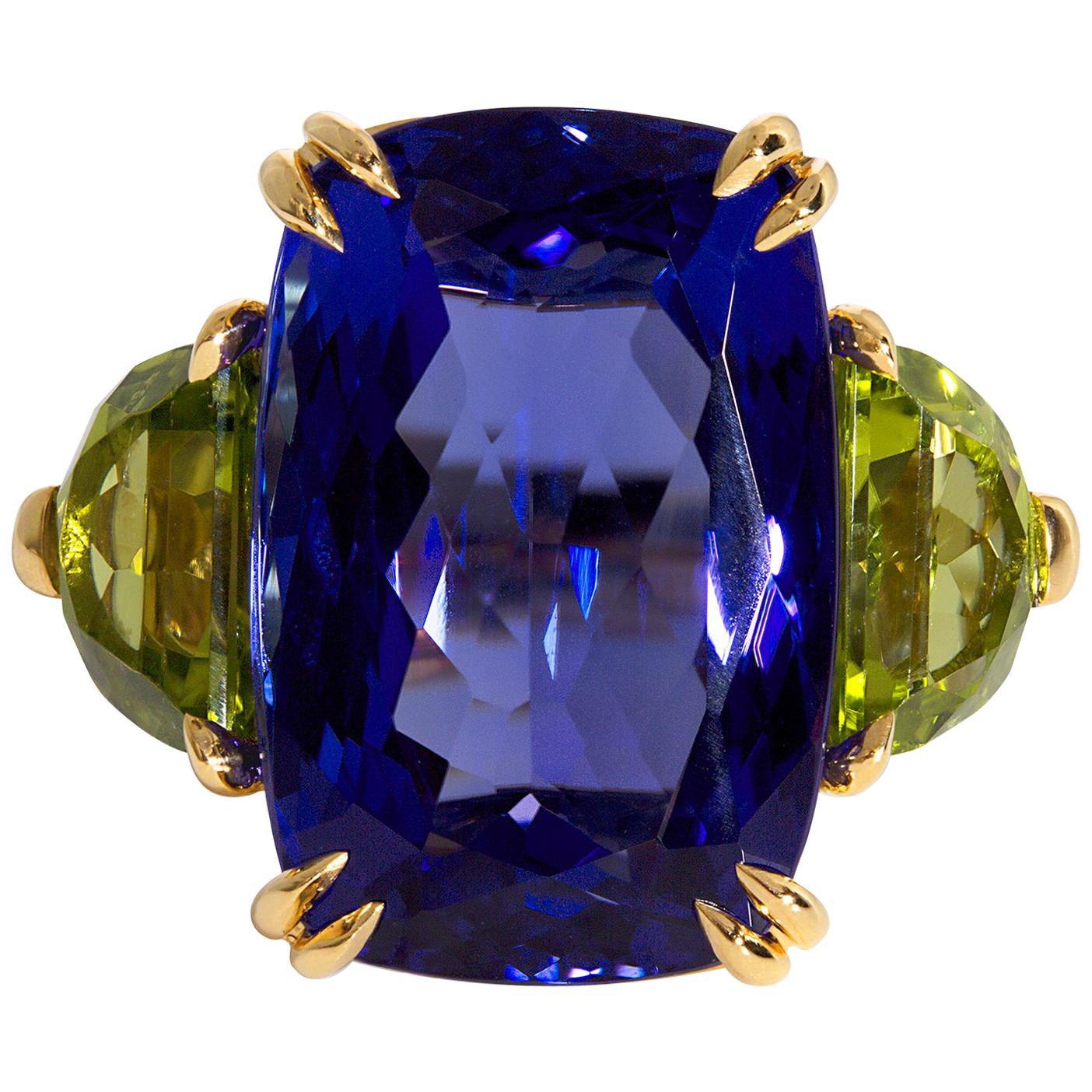 GIA 17.23ct Deep Blue Violet Cushion Tanzanite Peridot and Diamond Trilogy Ring For Sale 7