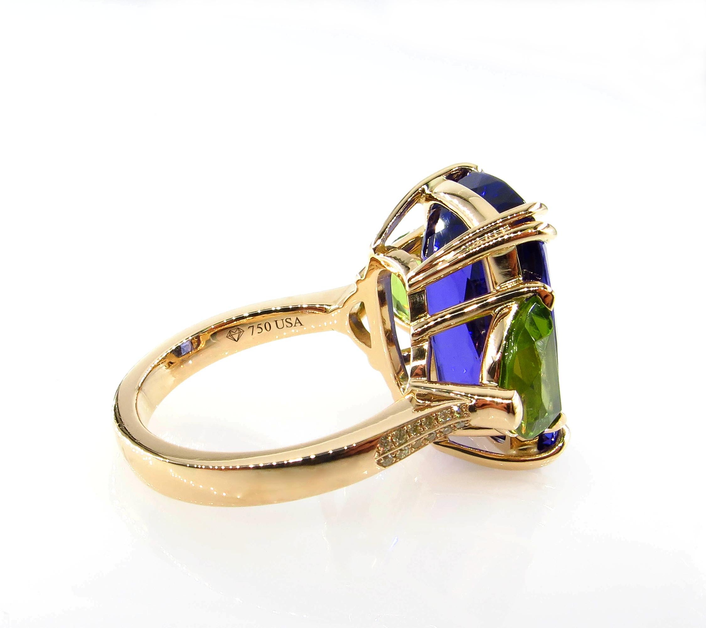 GIA 17.23ct Deep Blue Violet Cushion Tanzanite Peridot and Diamond Trilogy Ring For Sale 9