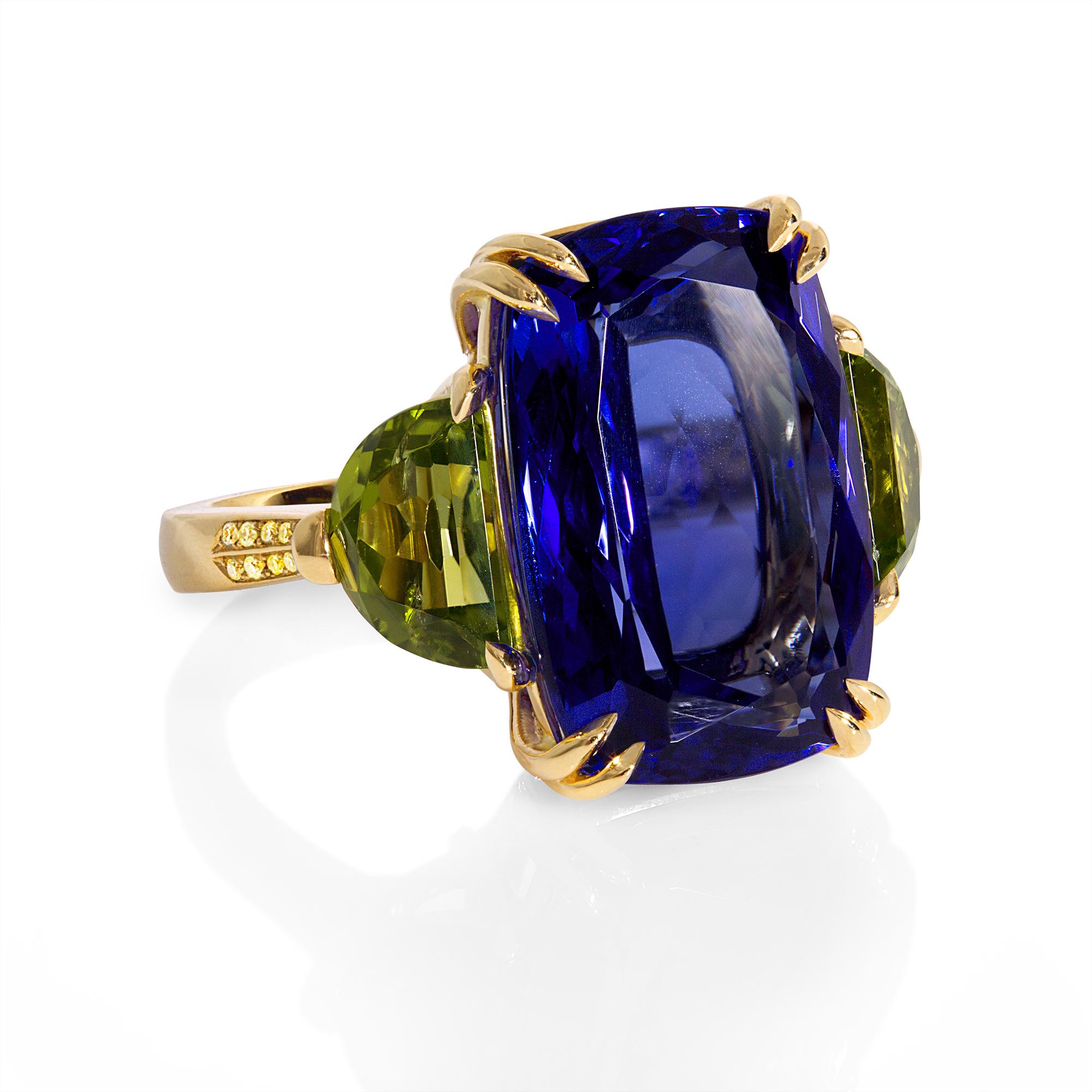 GIA 17.23ct Deep Blue Violet Cushion Tanzanite Peridot and Diamond Trilogy Ring For Sale 1