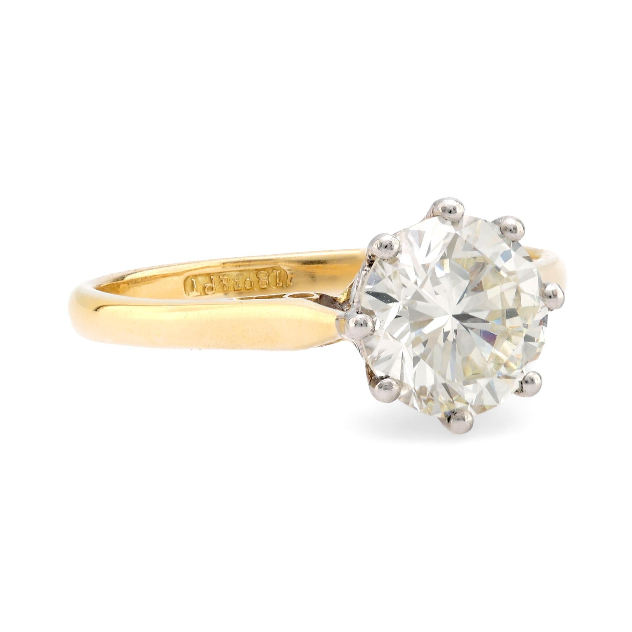 Modern GIA 1.73 carat round brilliant cut diamond 18k yellow gold engagement ring For Sale