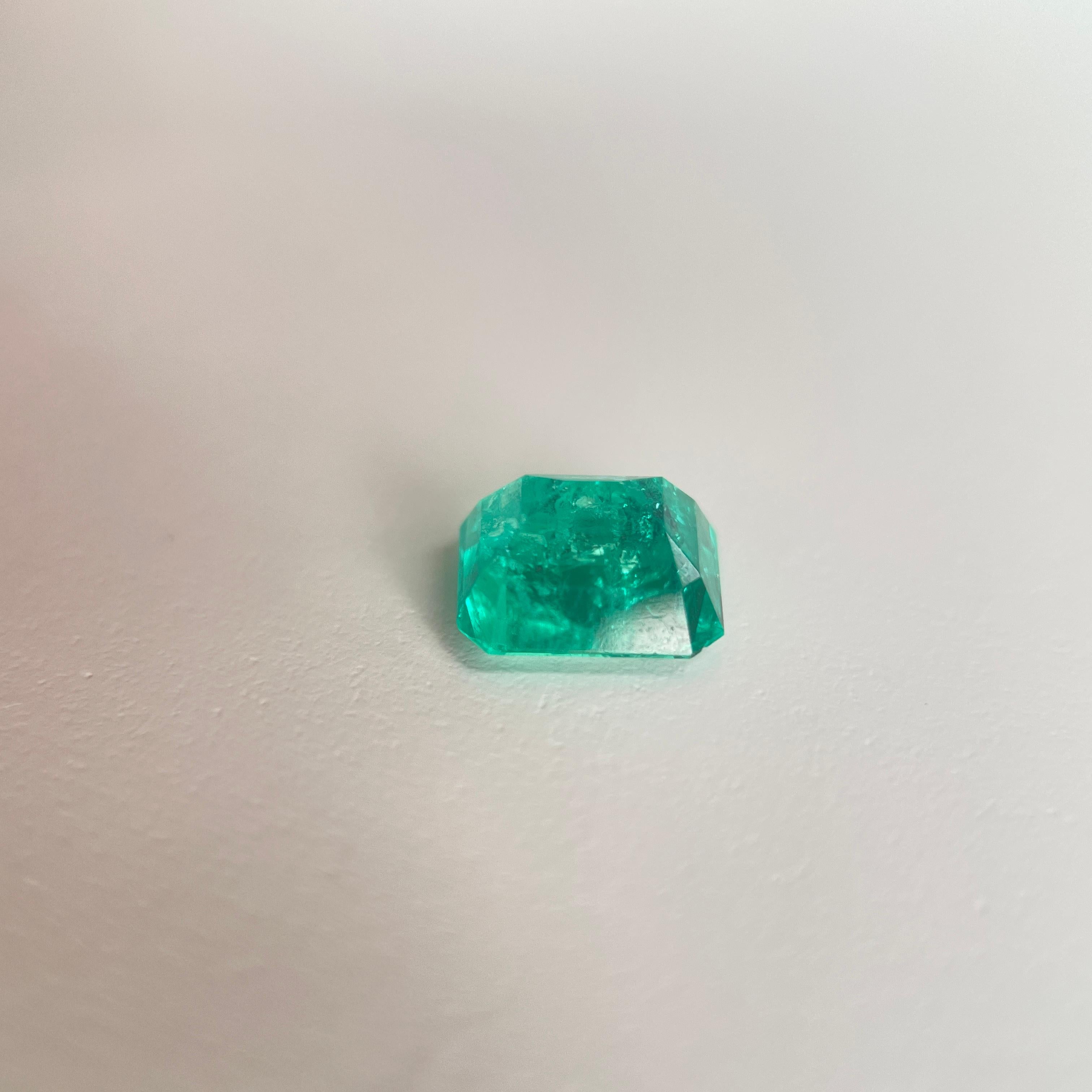 GIA 1.75ct Colombia Emerald -Clarity Enhanced (F2)- (7.94 x 6.36 x 4.87 ) In condizioni Nuovo in vendita a Singapore, SG