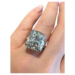 GIA 17.91 Carat Old Cushion Cut Diamond Solitaire Ring in Platinum (bague solitaire en platine avec diamant taillé en coussin)