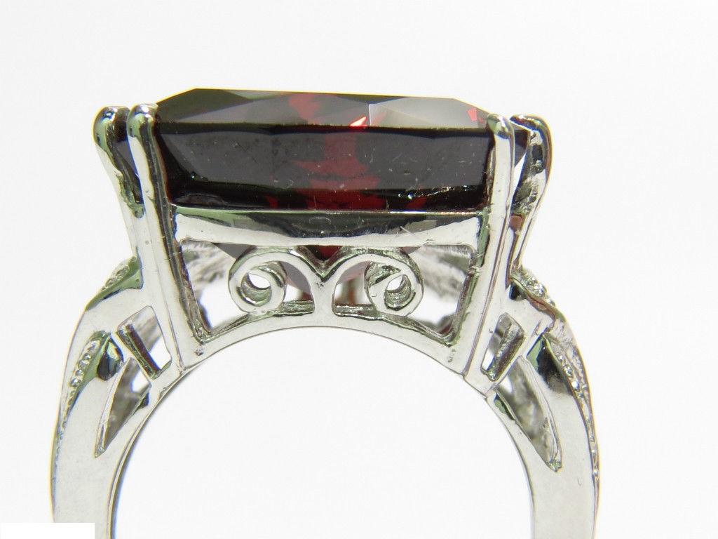 GIA 17.94 Carat Natural Spessartite Diamond Ring or Best VVS In New Condition For Sale In New York, NY