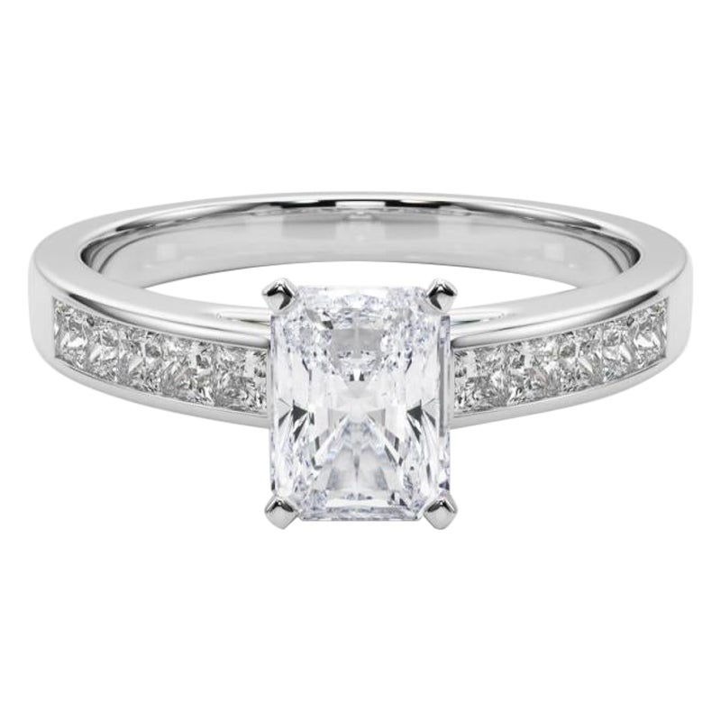GIA 1.7ct Anello con diamante centrale radiante a canale solitario