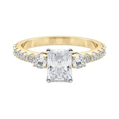 GIA 1,7ct Radiante a tre pietre con gambo di diamante Anello con diamante in oro giallo 18K