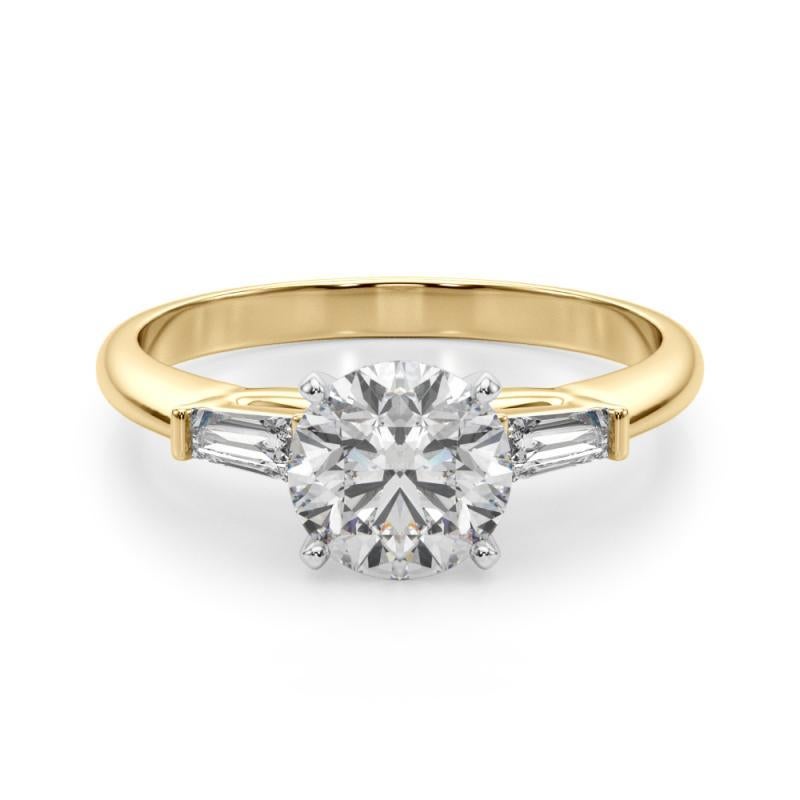 GIA 1,7ct Round Three-Stone Tapered Baguette 18K Yellow Gold Diamond Ring (bague à diamant en or jaune de 1,7ct) Neuf - En vente à New York, NY