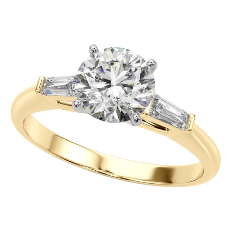 GIA 1,7ct Round Three-Stone Tapered Baguette 18K Yellow Gold Diamond Ring (bague à diamant en or jaune de 1,7ct) en vente