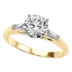 GIA 1,7ct Round Three-Stone Tapered Baguette 18K Yellow Gold Diamond Ring (bague à diamant en or jaune de 1,7ct)
