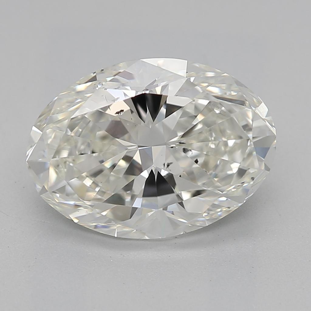 Cette magnifique bague en diamant est centrée sur un diamant ovale époustouflant, pesant 1,80, accompagné de pierres latérales exquises qui en rehaussent l'éclat. Le diamant principal, d'un I captivant et d'un SI2 , est certifié GIA, ce qui garantit